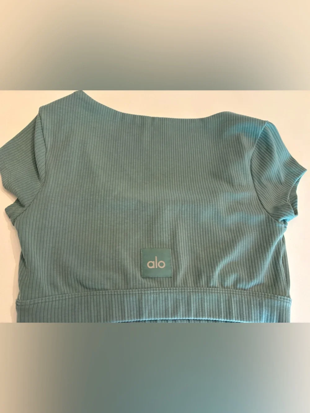Alo Yoga Blissful Henley crop top green size small